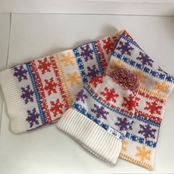 OLD NAVY Fair Isle Snowflake Scarf and Hat Set NWT Rainbow - Picture 6 of 12